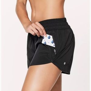 Black lululemon tracker 4” lined shorts